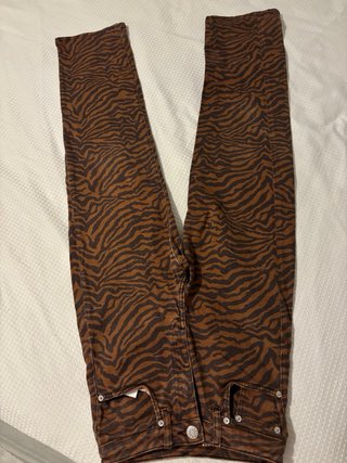 Pantalón Jeans Rectos Animal Print Bimba y Lola