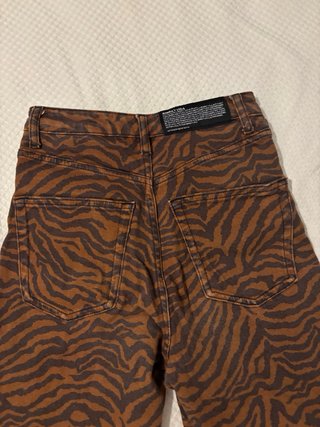 Pantalón Jeans Rectos Animal Print Bimba y Lola
