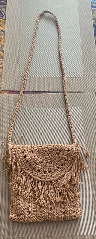 Bolso de verano crochet flecos beige