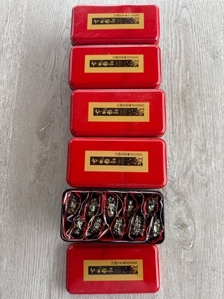 5 Cajas de Té Metálicas Rojas y Doradas
