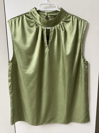 Blusa de Satén Verde Oliva SHEIN