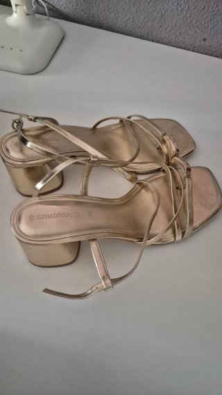 Sandalias Doradas Stradivarius Talla 41