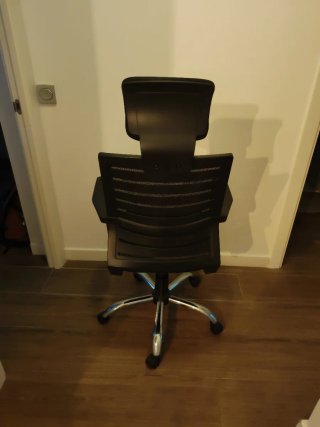 Silla de escritorio ergonómica negra