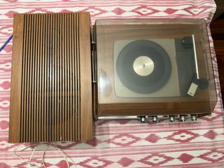 Tocadiscos vintage cosmo 3501 y altavoz
