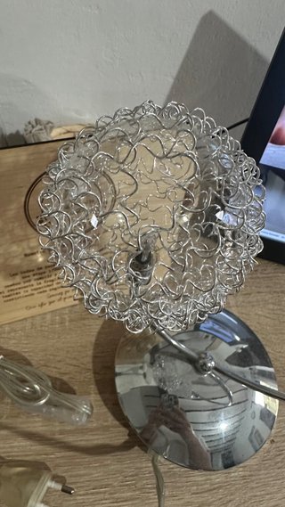 Lámpara de mesa metálica