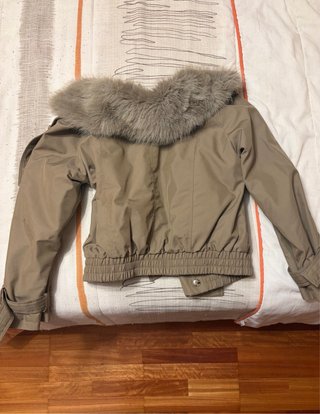 Cazadora Zara cuello pelo caqui