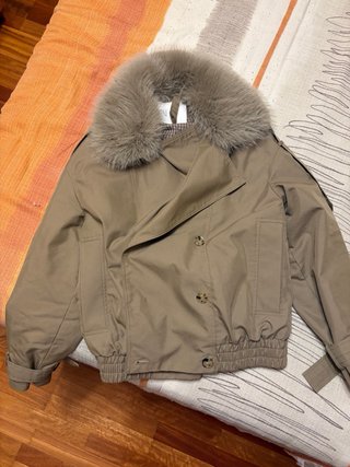 Cazadora Zara cuello pelo caqui