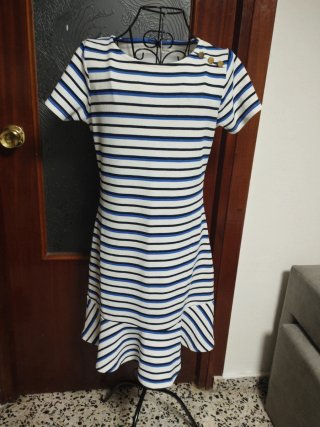 Vestido Rayado con Botones en Hombro