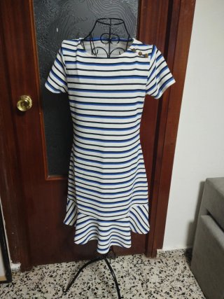Vestido Rayado con Botones en Hombro