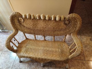 Conjunto de Mimbre: Sofá, Sillón y Mesa