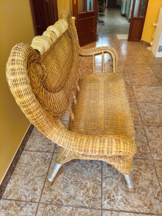 Conjunto de Mimbre: Sofá, Sillón y Mesa