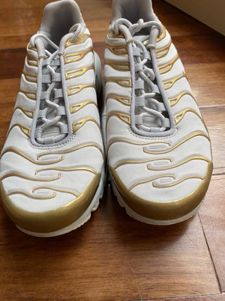 Zapatillas Nike Air Max Plus Doradas Blancas