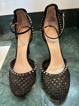 Zapatos especiales tacón abierto pulsera tachuelas