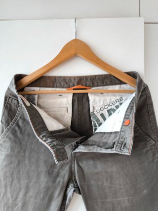Pantalón Dockers Gris Alpha Slim 31*34