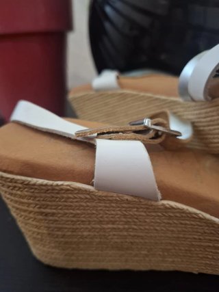 Sandalias de Tira Blanca con Plataforma