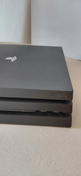 Console PS4 Pro 1TB + FIFA 19 + RDR2