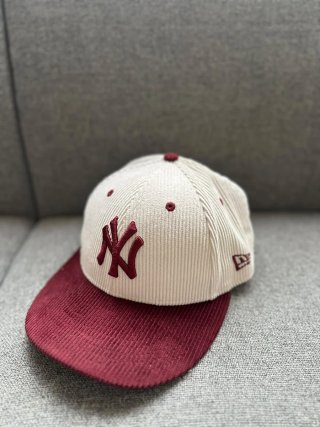 Gorra New Era NY Beige y Rojo Corduroy