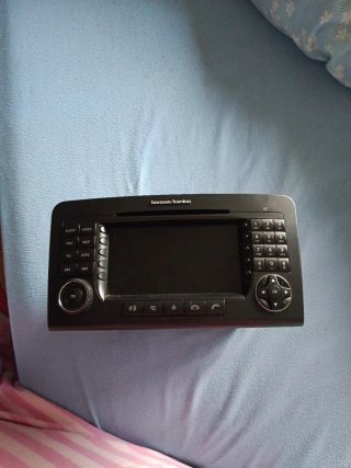 Pantalla Mercedes Benz Harman Kardon Con libro