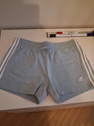 Pantalón corto Adidas azul cielo