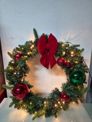 Ghirlanda di Natale 60 cm decorata e illuminata