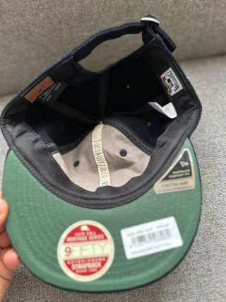Gorra New Era Negra con Parche Tigre