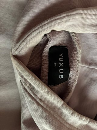 Sudadera YUXUS lila.