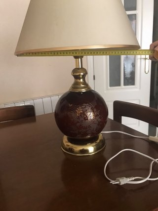 Lámpara grande de mesa , en cristal y metal.