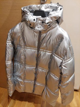 Anorak plateado talla 42- 44. Utilizado 1 vez.