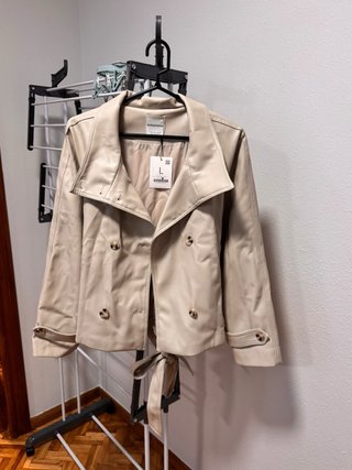 Gabardina Corta Stradivarius Beige