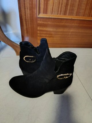 Botines Negros con Hebilla