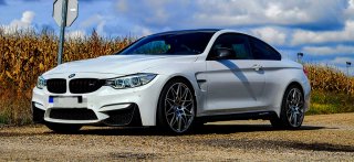 BMW M4 COMPETITION