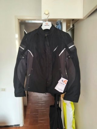 Chaqueta de moto IXON negra