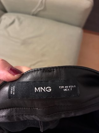 Pantalones de cuero Mango