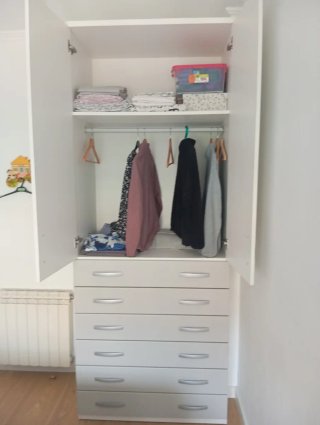Set de 2 camas, una mesita de Nochey un armario
