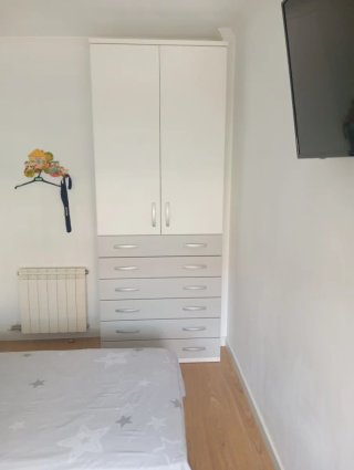 Set de 2 camas, una mesita de Nochey un armario