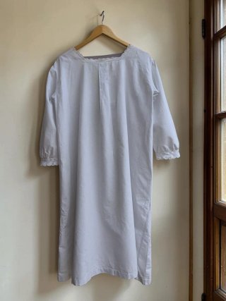 Camisón antiguo de algodón blanco con encaje