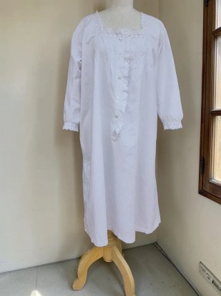 Camisón antiguo de algodón blanco con encaje