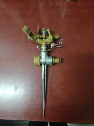Aspersor de pincho para riego