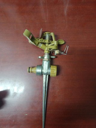 Aspersor de pincho para riego