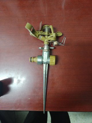 Aspersor de pincho para riego