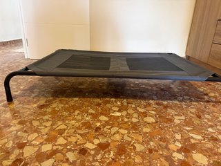 Cama elevada para perro grande nueva. Sin uso