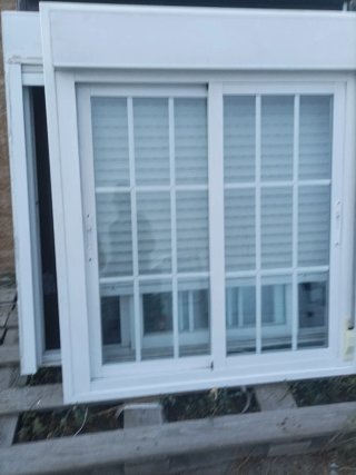 Ventana de Aluminio Corredera con Persiana