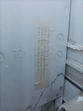 Ventana de Aluminio Corredera con Persiana
