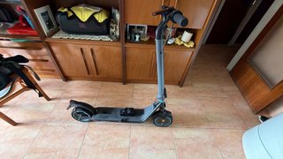 Patinete eléctrico gris