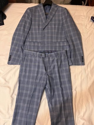 Traje de cuadros para hombre