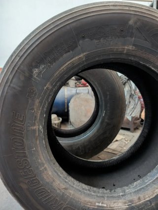4 Ruedas de Camión Bridgestone y Continental
