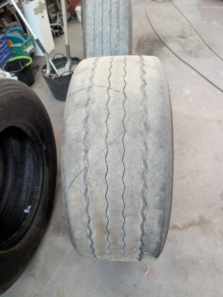 4 Ruedas de Camión Bridgestone y Continental