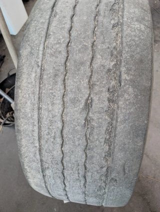 4 Ruedas de Camión Bridgestone y Continental