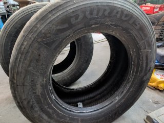 4 Ruedas de Camión Bridgestone y Continental