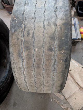 4 Ruedas de Camión Bridgestone y Continental